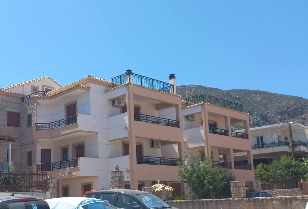 Sophie'S Sunny Spot 1 Apartment Yefira Екстериор снимка