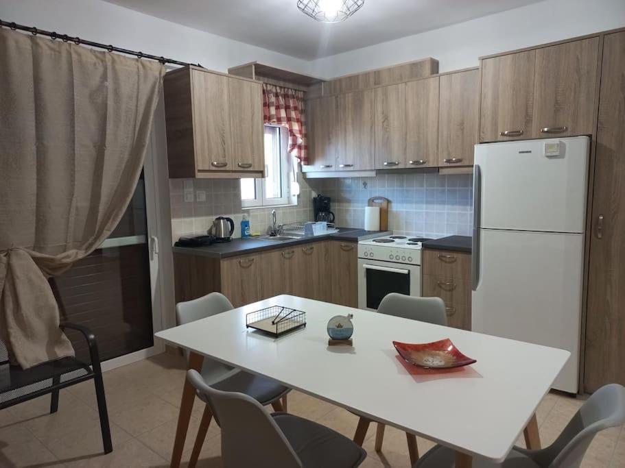 Sophie'S Sunny Spot 1 Apartment Yefira Екстериор снимка