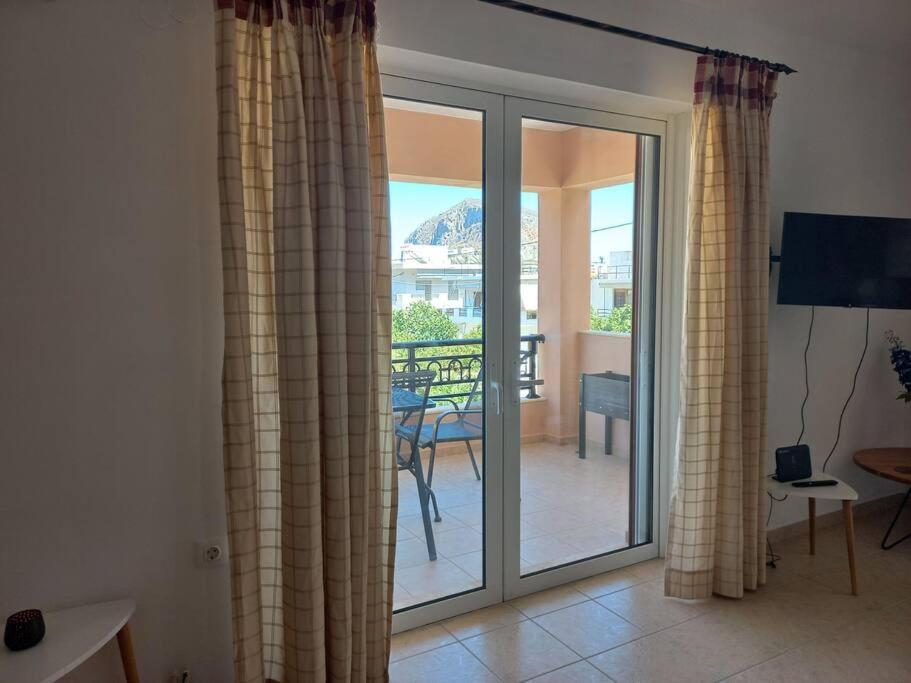 Sophie'S Sunny Spot 1 Apartment Yefira Екстериор снимка