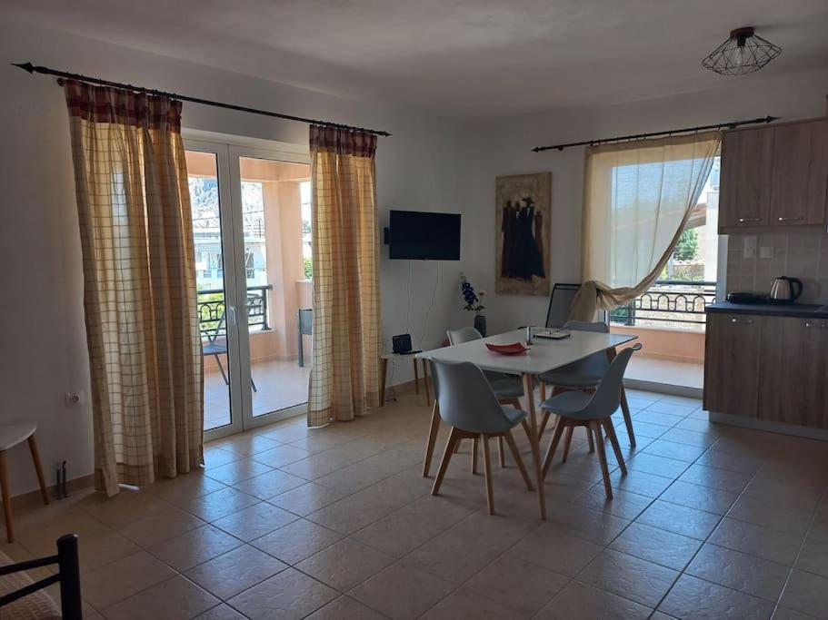 Sophie'S Sunny Spot 1 Apartment Yefira Екстериор снимка
